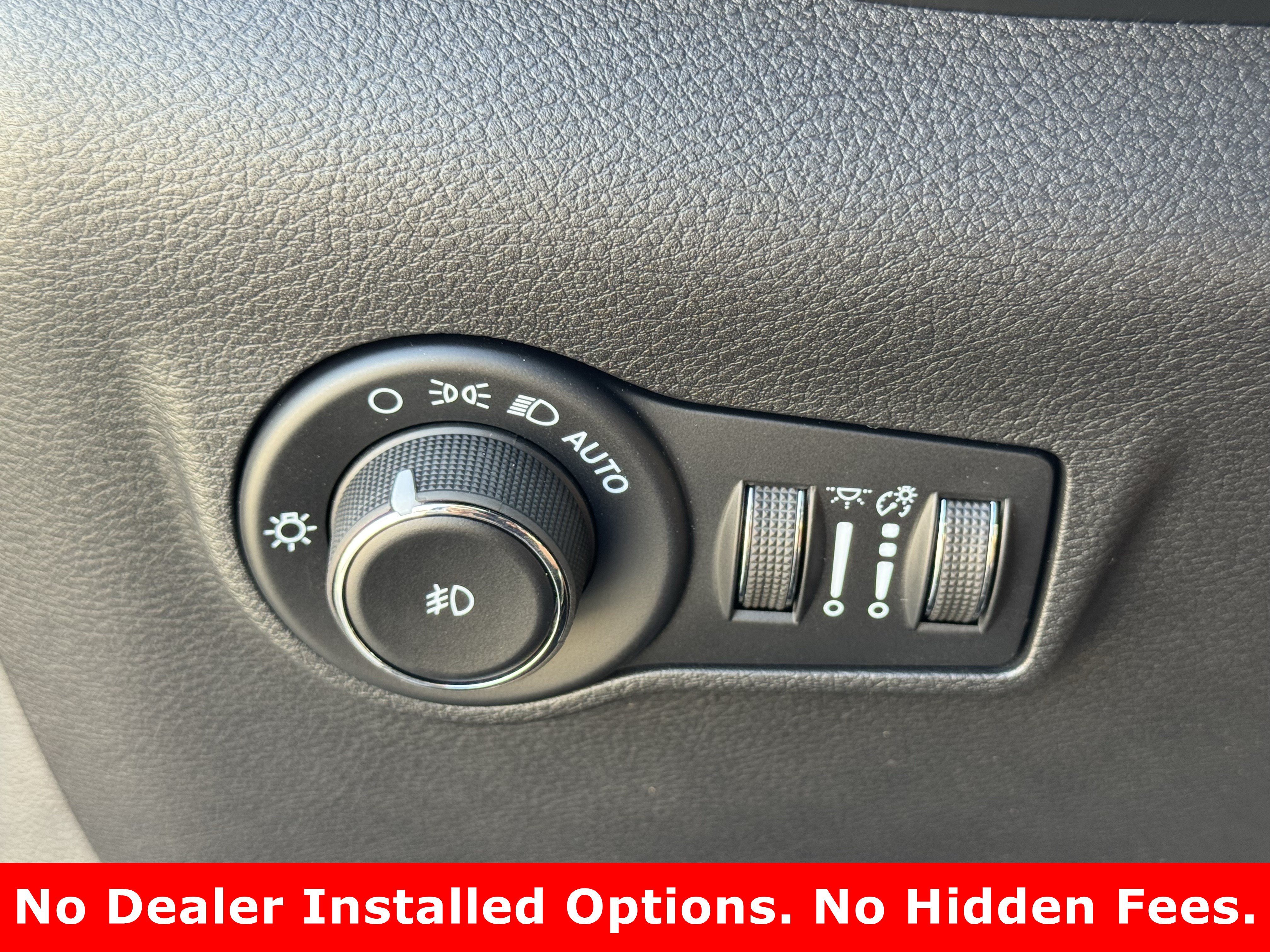 New 2026 Diamond Black Crystal Pearlcoat Jeep Latitude Altitude image 16