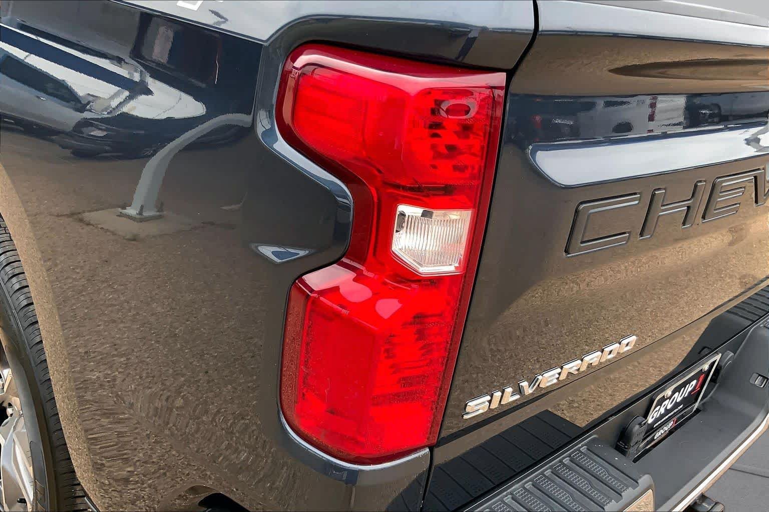 Used 2021 Shadow Gray Metallic Chevrolet LT image 29