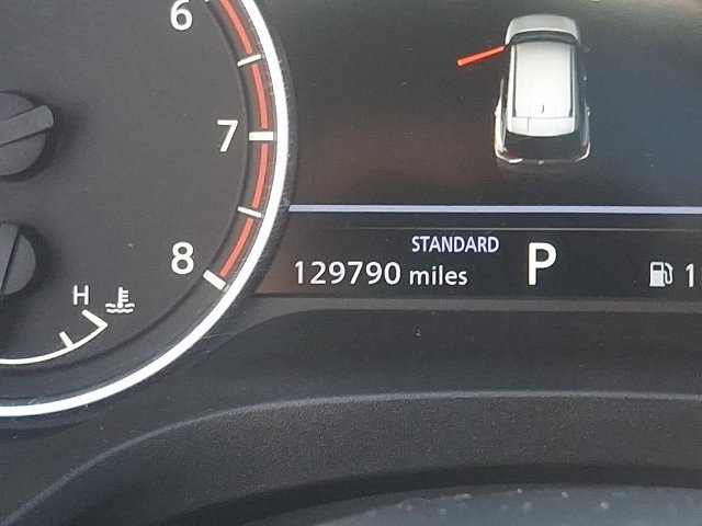 Used 2021 Gray Nissan SL image 22