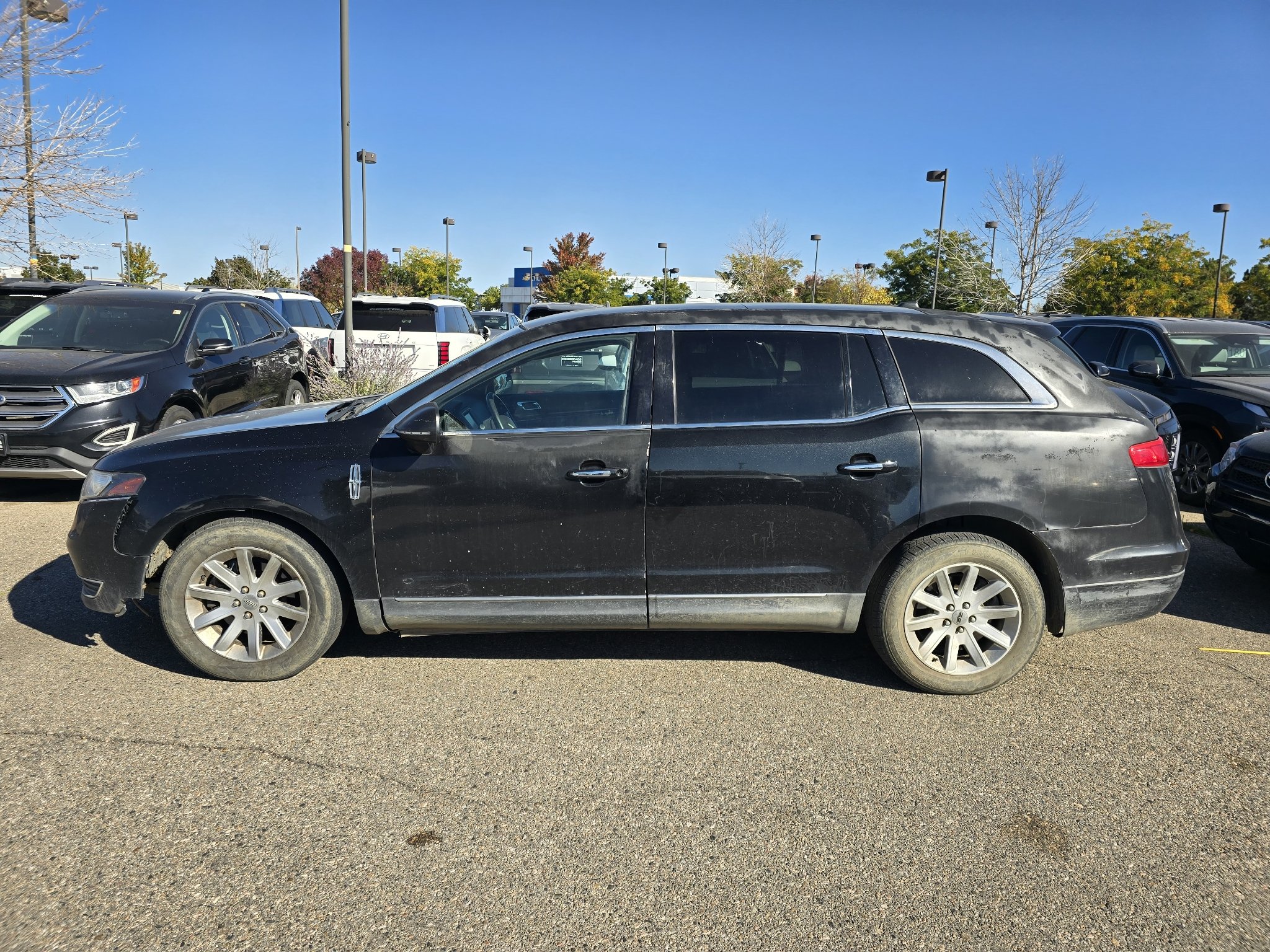 Used 2013 Tuxedo Black Metallic Lincoln Livery image 2