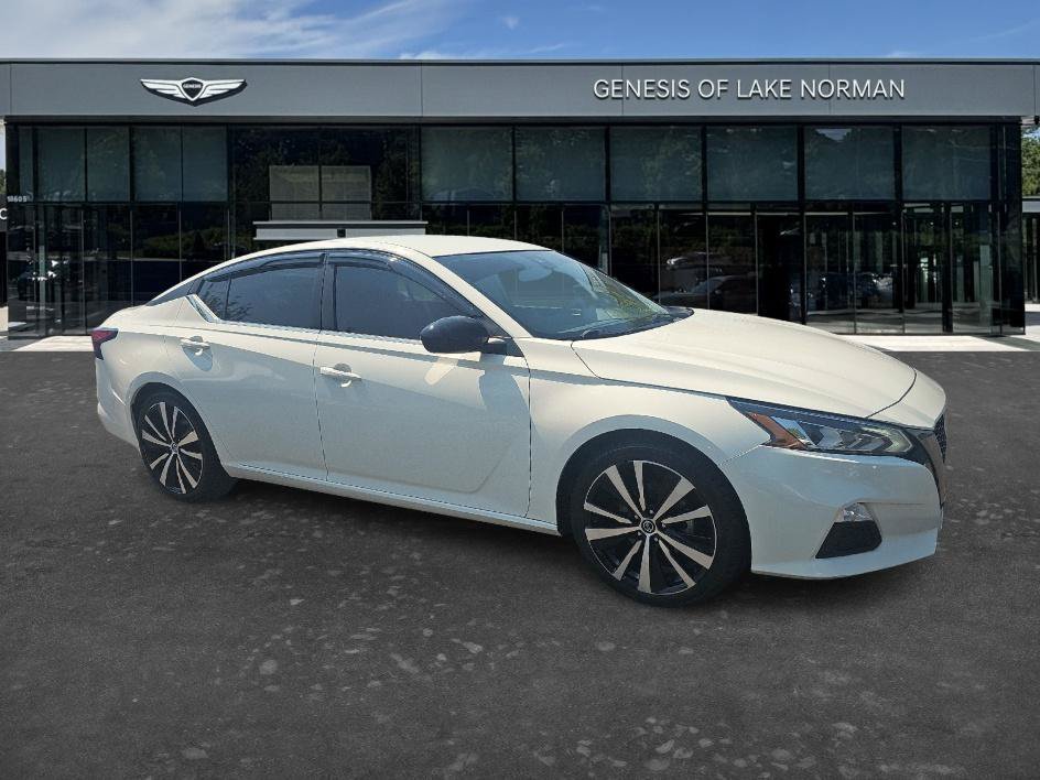 Used 2021 Glacier White Nissan 2.5 SR image 3