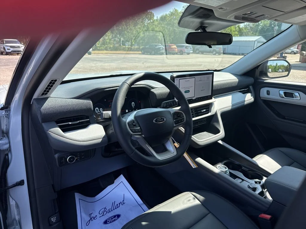 New 2026 Space White Metallic Ford Active image 35
