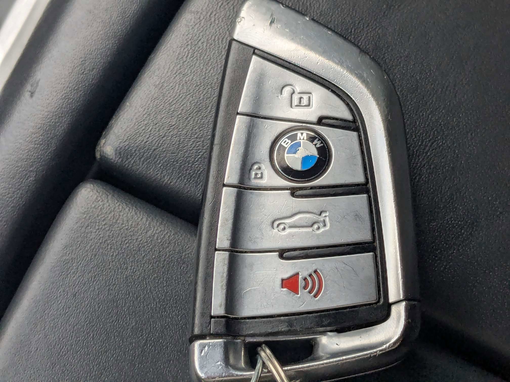 Used 2022 Alpine White BMW 750i xDrive image 41