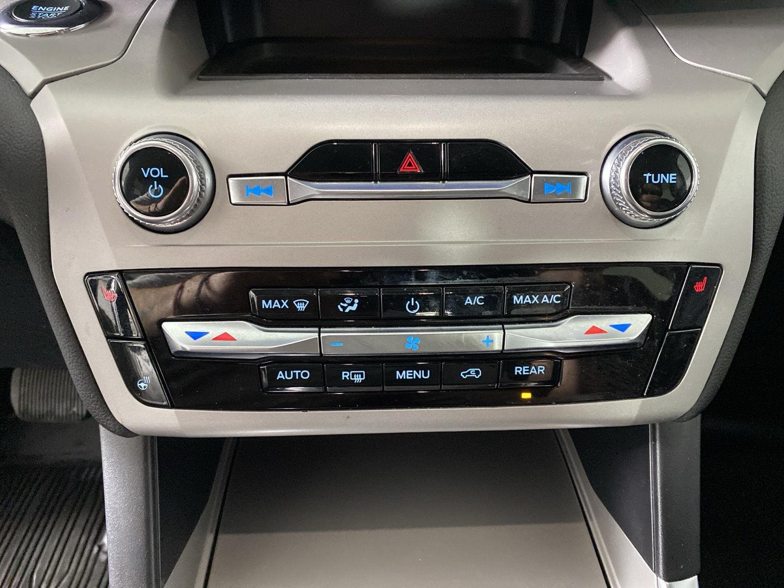 Used 2023 Iconic Silver Ford XLT image 19