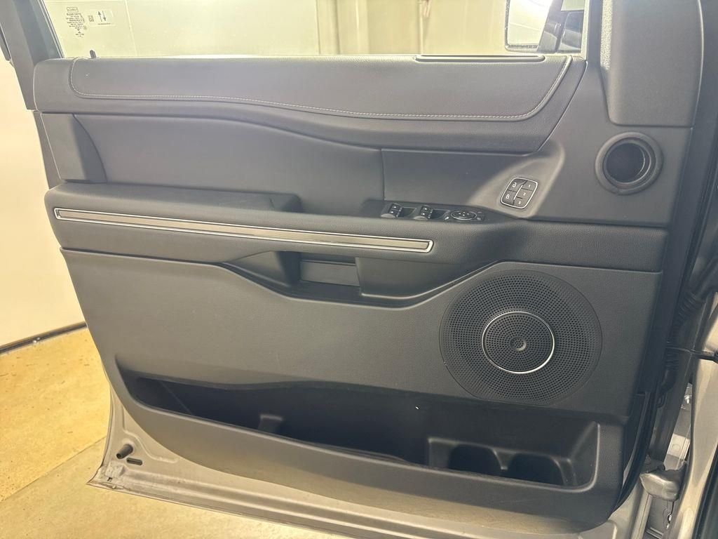 Used 2022 Silver Ford XLT image 27