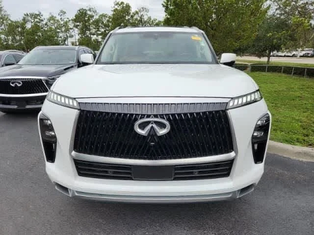 Certified Used 2025 Radiant White INFINITI LUXE image 2
