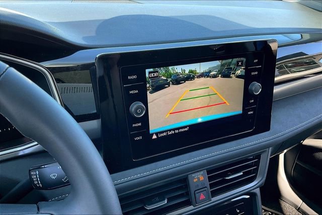 2025 Volkswagen Taos SE Black - Photo 22