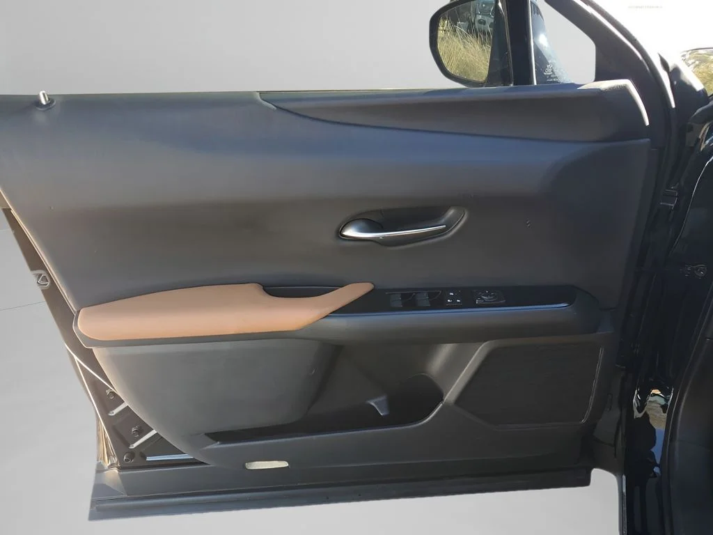 Used 2021 Black Lexus 250h Base image 27
