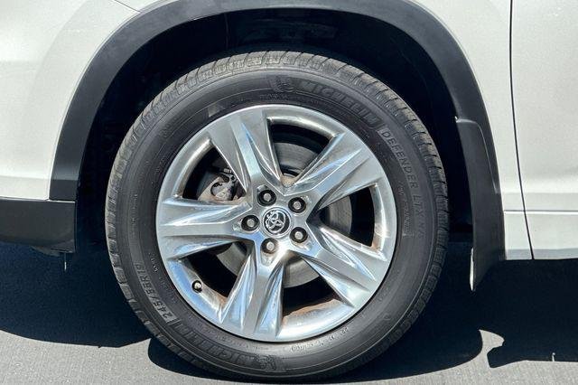 Certified Used 2016 BLIZZARD PEARL Toyota  image 32