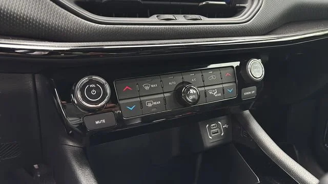 Used 2023 White Jeep Altitude 4x4 image 29