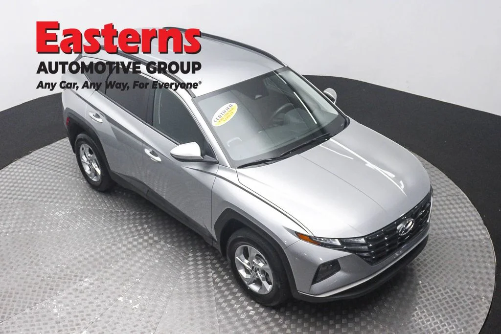 Used 2023 Silver Hyundai SEL image 3