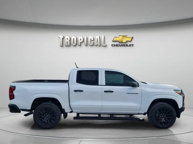 New 2026 Summit White Chevrolet WT image 6