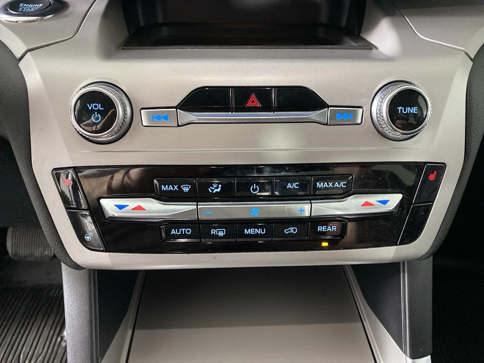 Used 2023 Iconic Silver Ford XLT image 19