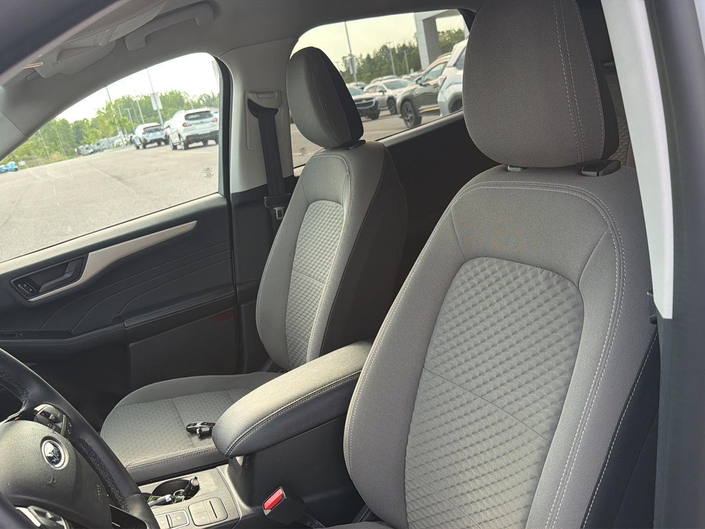 Used 2022 Star White Metallic Tri-Coat Ford SE image 10