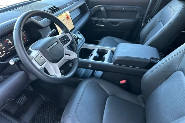 Certified Used 2025 Blue Land Rover X-Dynamic SE image 9