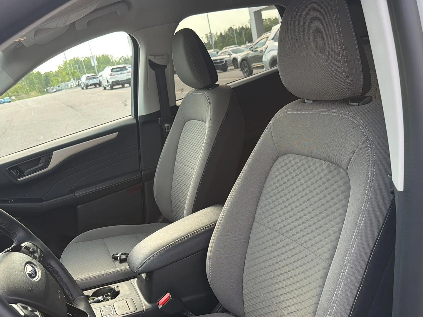 Used 2022 Star White Metallic Tri-Coat Ford SE image 10