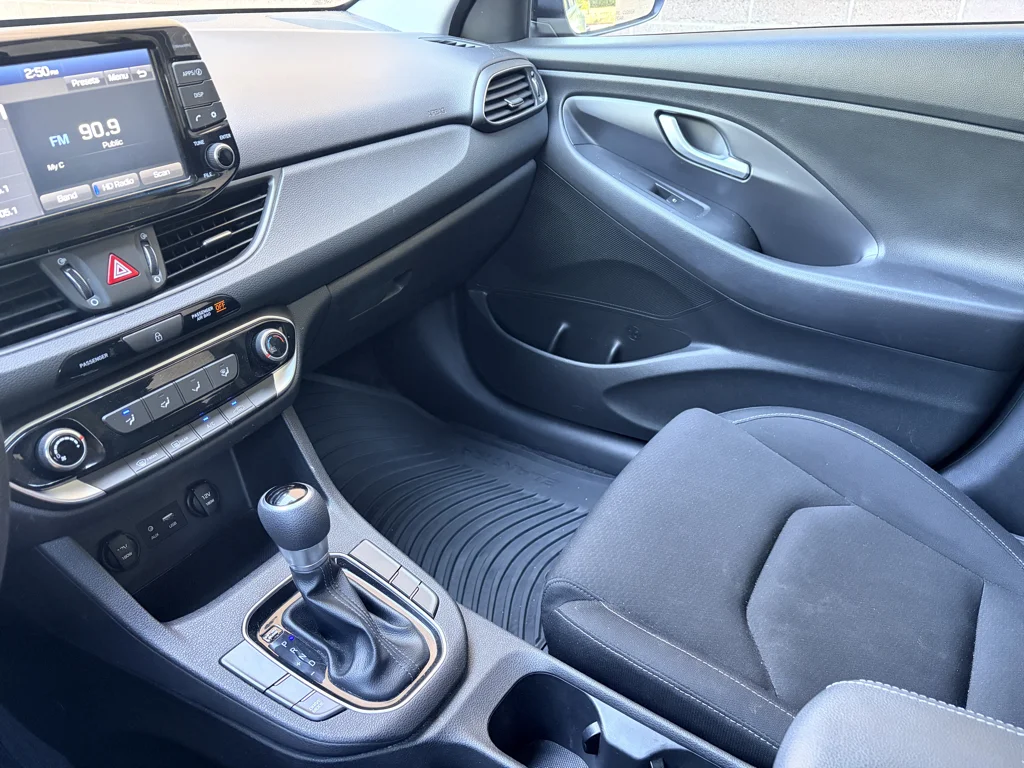 Used 2018 Summit Gray Hyundai Base image 20