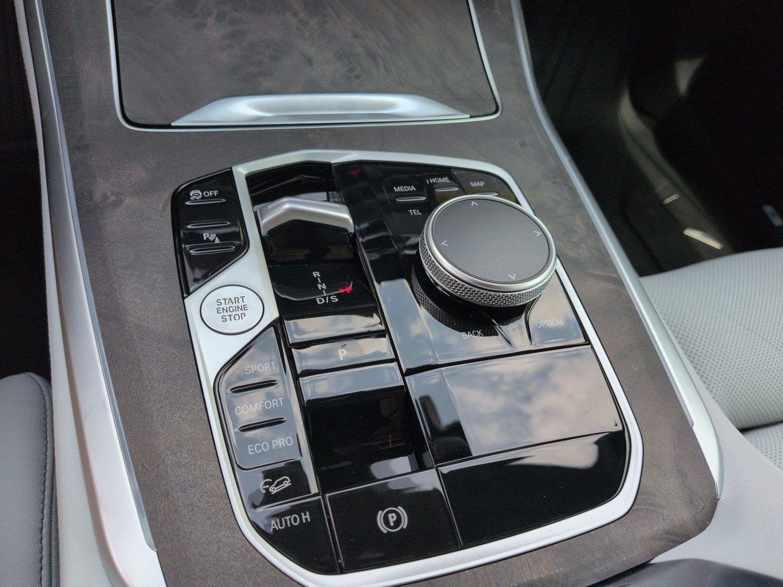 New 2026 Dravit Grey Metallic BMW xDrive40i image 28