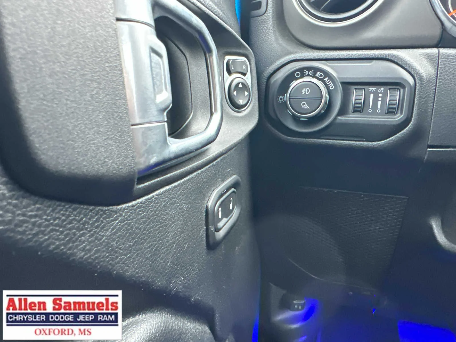 Used 2021 Hydro Blue Pearlcoat Jeep Sport S image 22