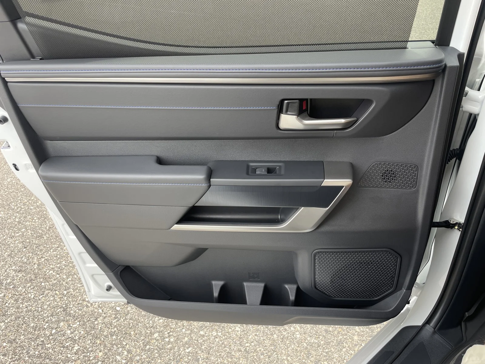 New 2026 Wind Chill Pearl Toyota Platinum image 15