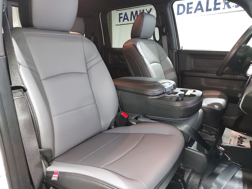 New 2026 Bright White Clearcoat RAM Tradesman image 30