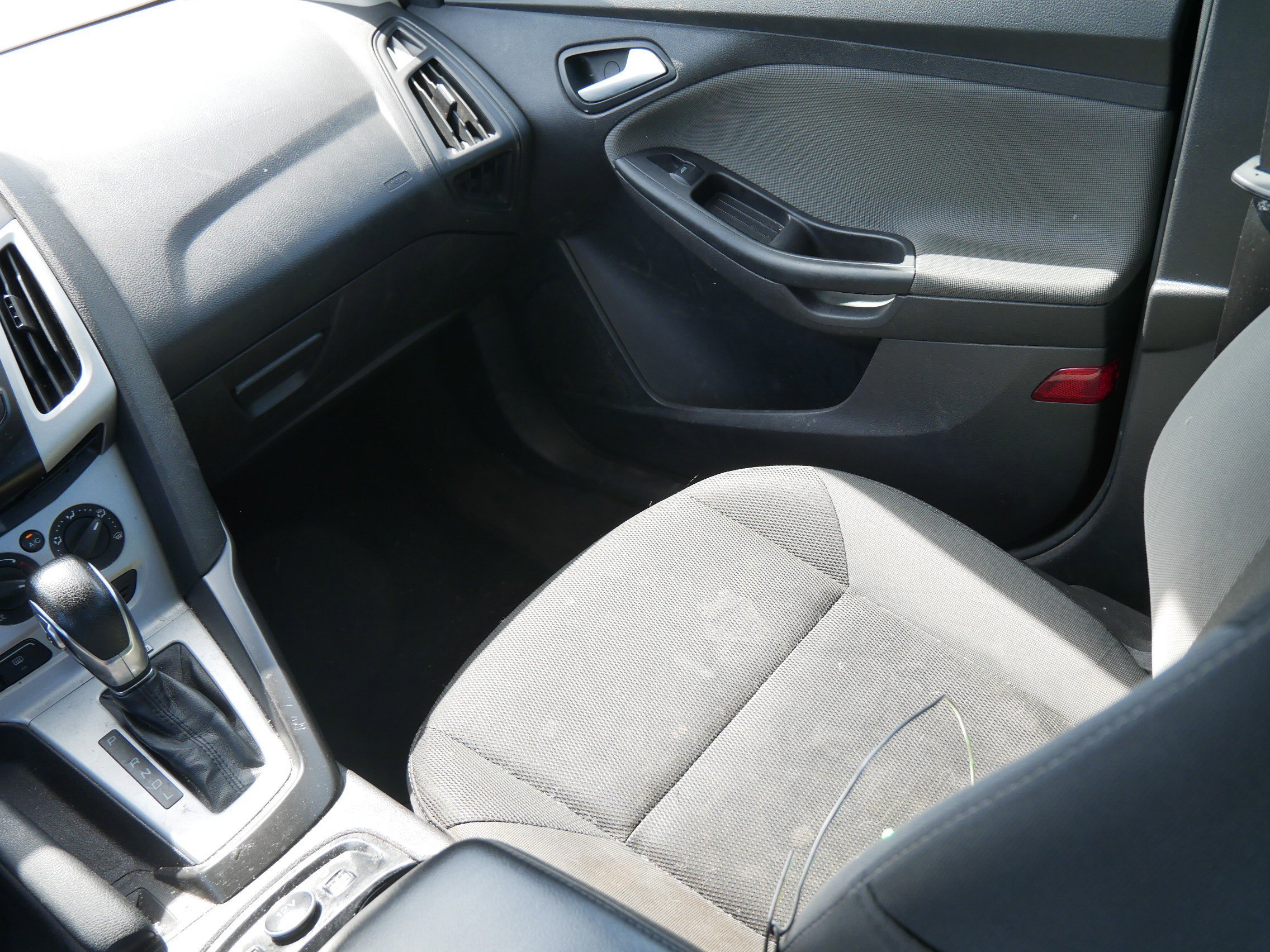 Used 2014 Race Red Ford SE image 13