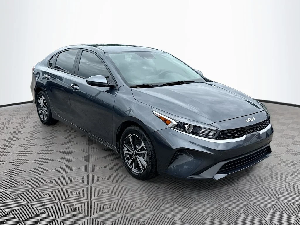 Used 2023 Gray Kia LXS image 4