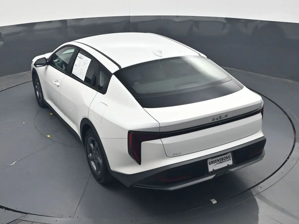 Used 2025 White Kia LXS image 27