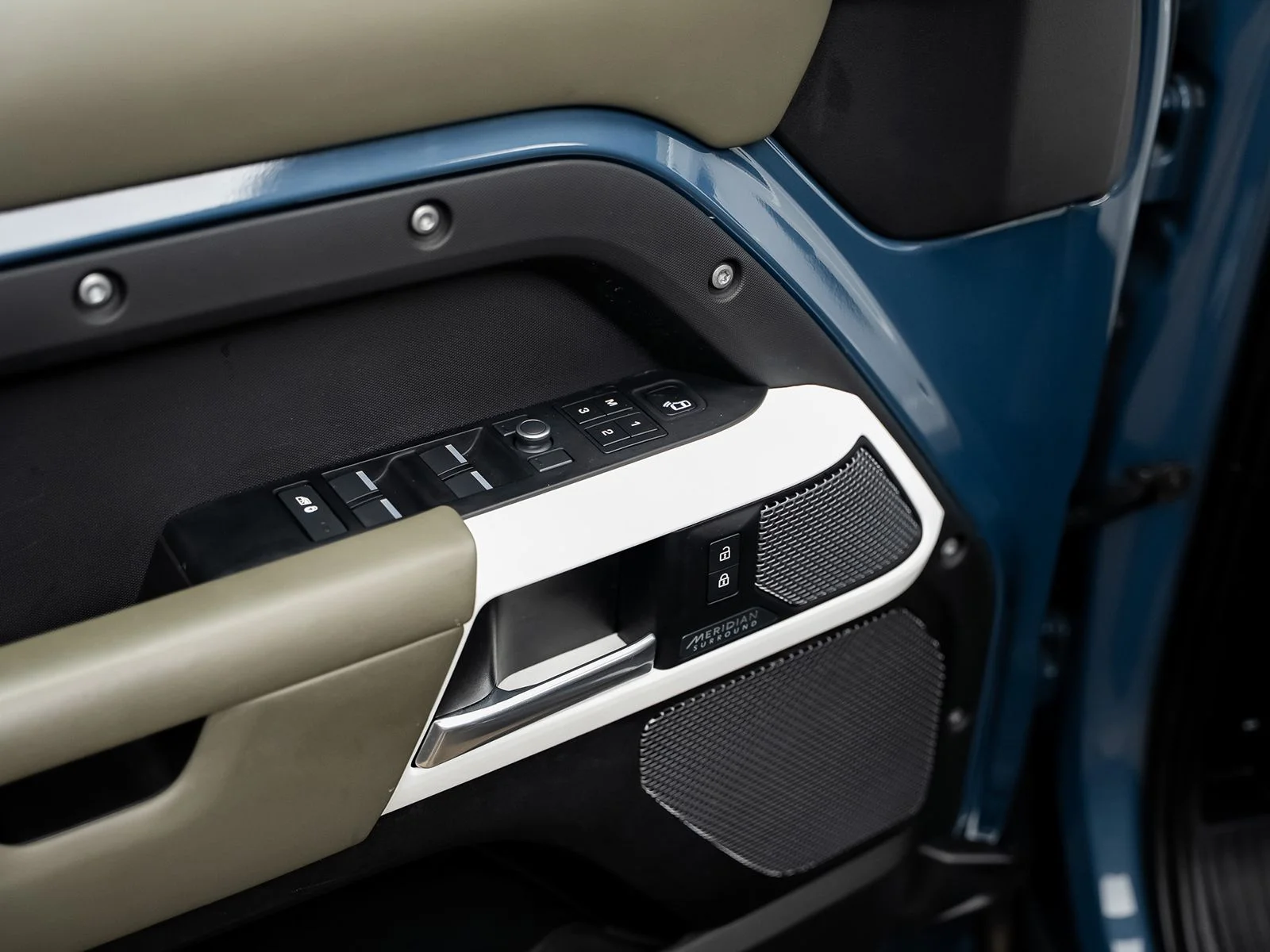 Used 2020 Blue Land Rover HSE image 60