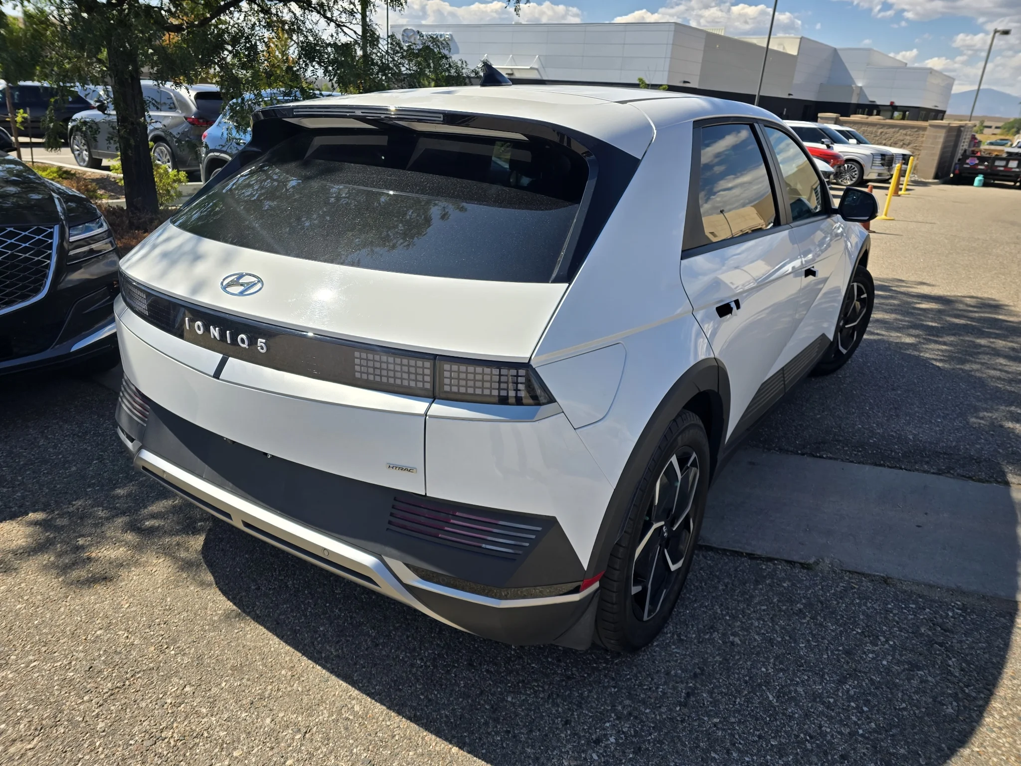 Used 2024 Atlas White Hyundai SEL image 6
