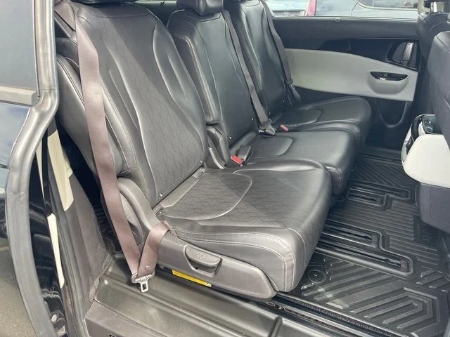 Used 2022 Black Kia EX image 16