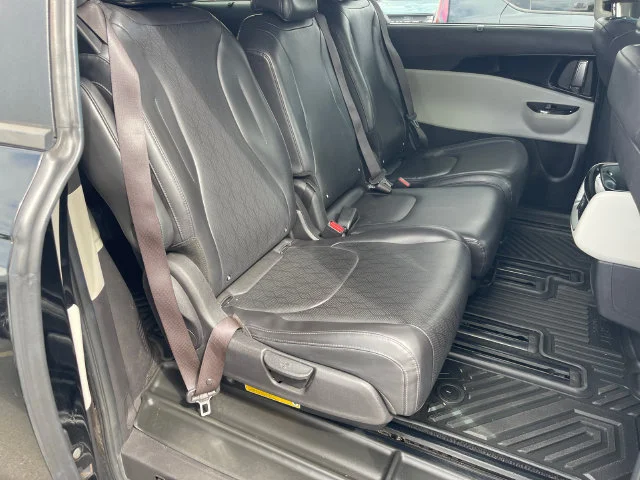 Used 2022 Black Kia EX image 16