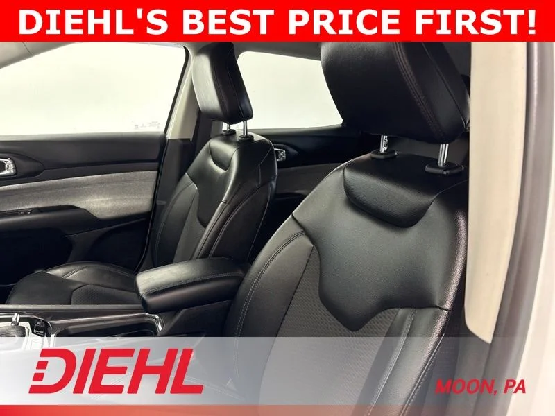 Used 2022 White Jeep Latitude image 18