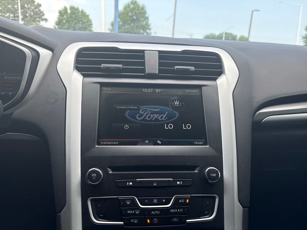 Used 2016 White Ford SE image 18