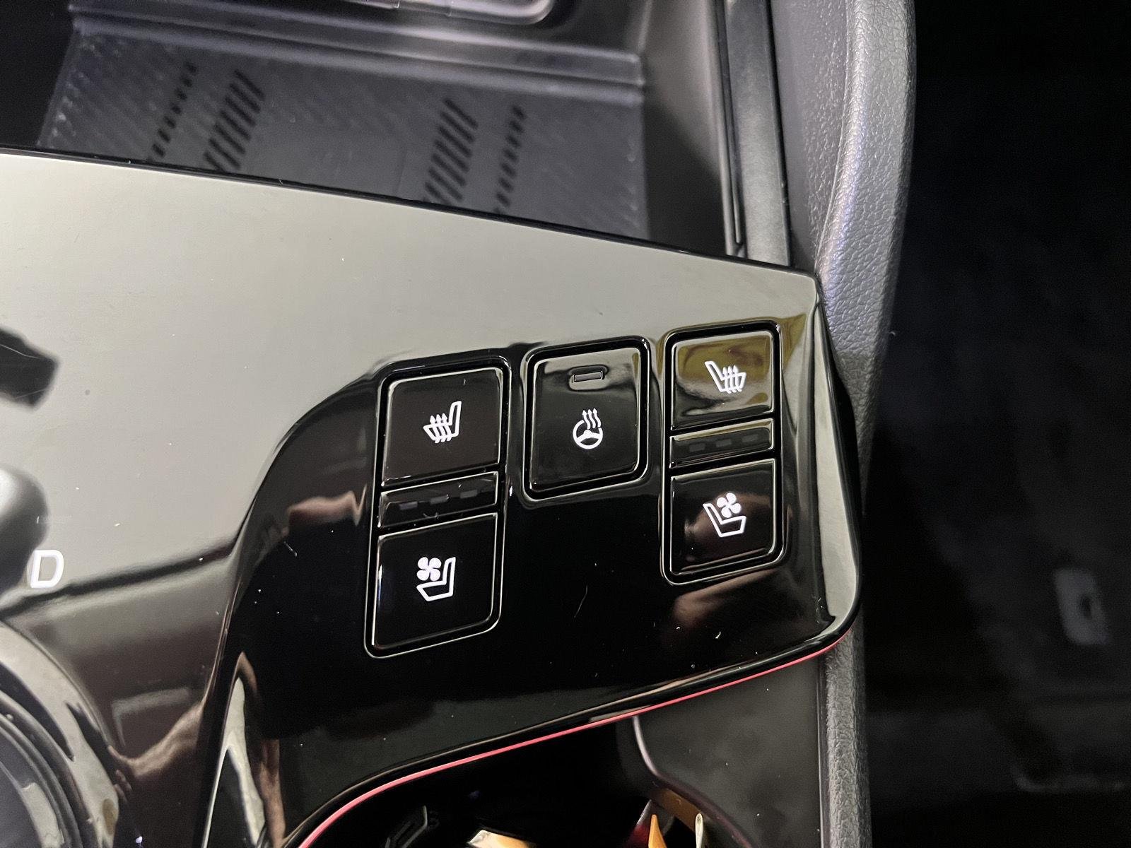 Used 2024 Snow White Pearl Kia SX-Prestige image 29