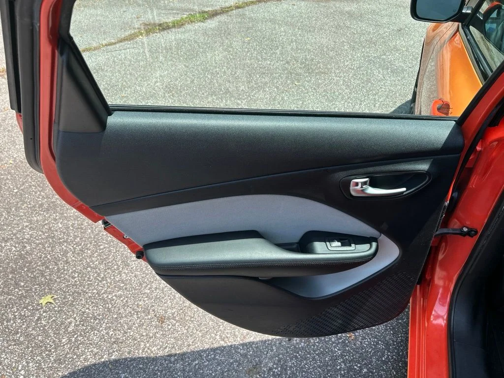 Used 2015 Orange Dodge SXT image 25