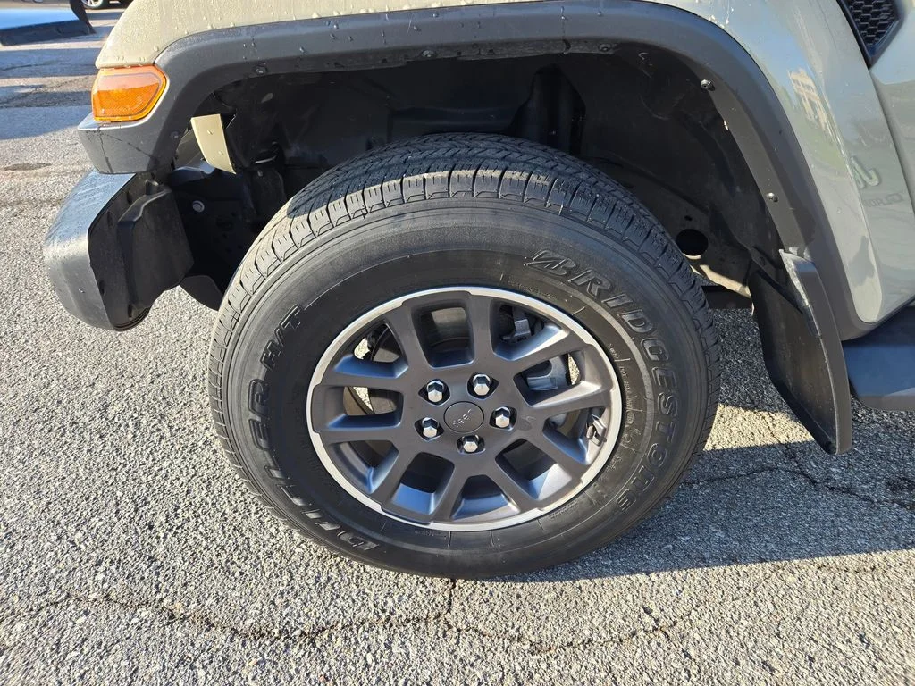 Used 2020 Beige Jeep Overland image 11