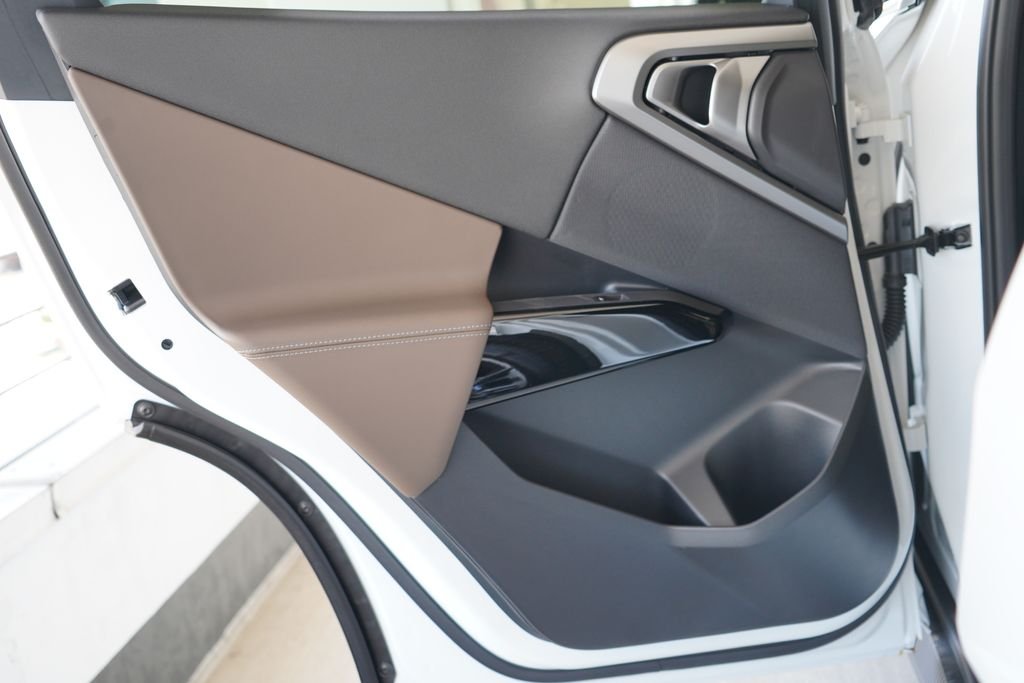 New 2026 Mineral White Metallic BMW 30 xDrive image 27