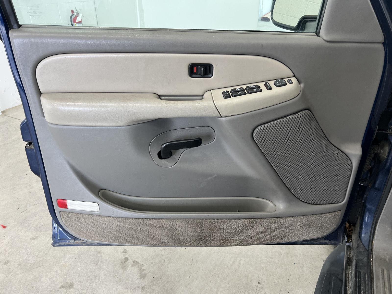 2001 Chevrolet Suburban Base - Photo 11