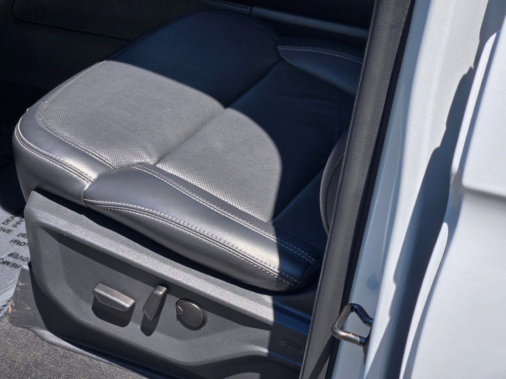 Used 2025 Space Silver Meta Ford Platinum image 30