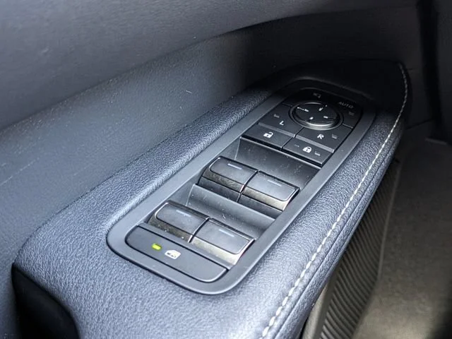 2025 Lexus RX 350 - Photo 22
