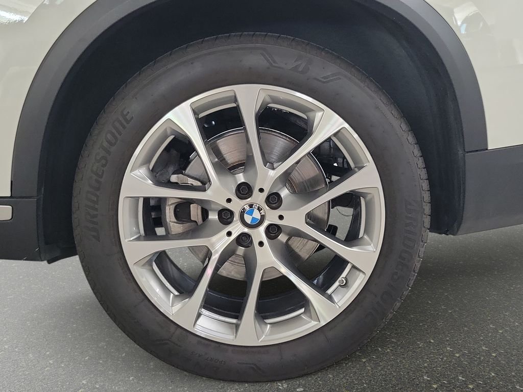 Certified Used 2024 Alpine White BMW sDrive40i image 32