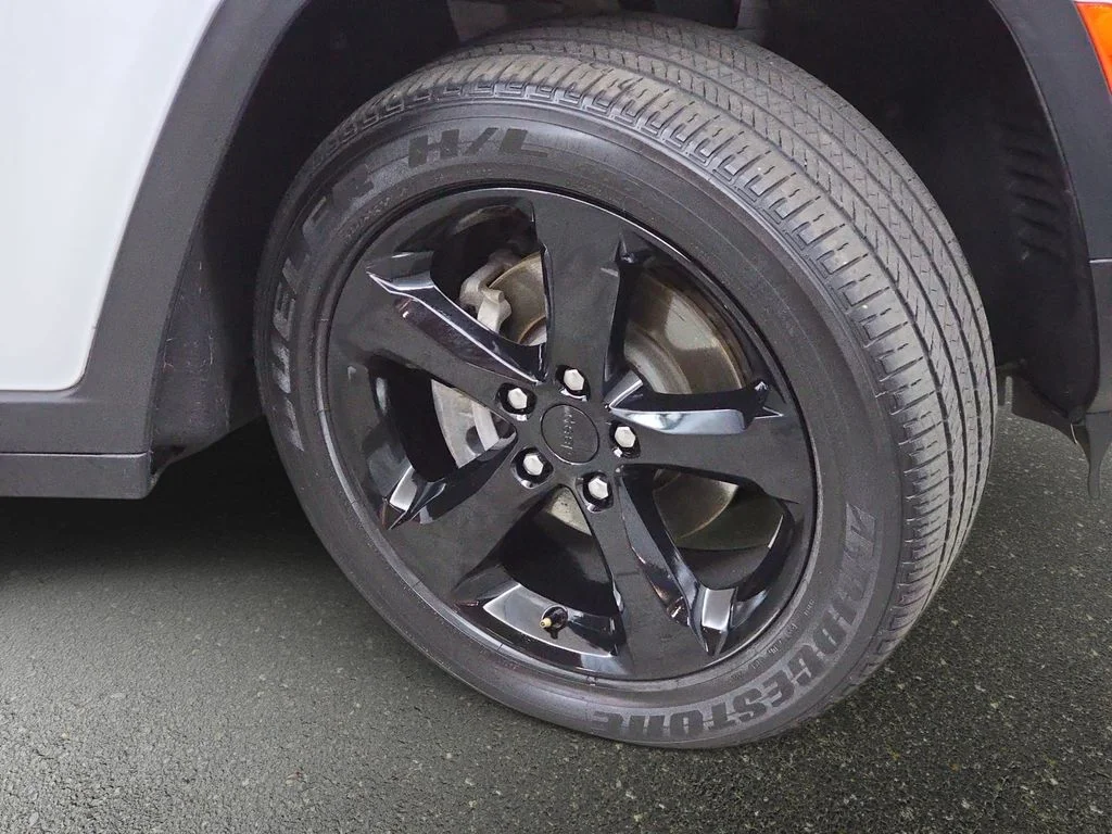 Used 2023 Bright White Clearcoat Jeep Altitude X image 32