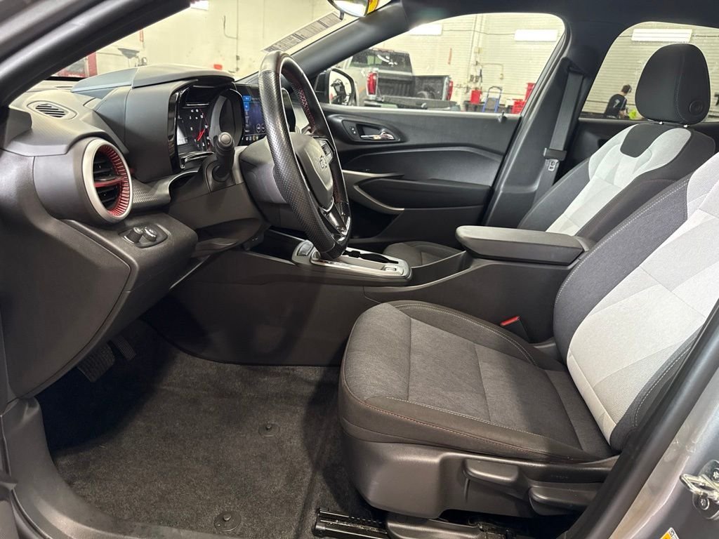 Used 2024 Gray Chevrolet 1RS image 9