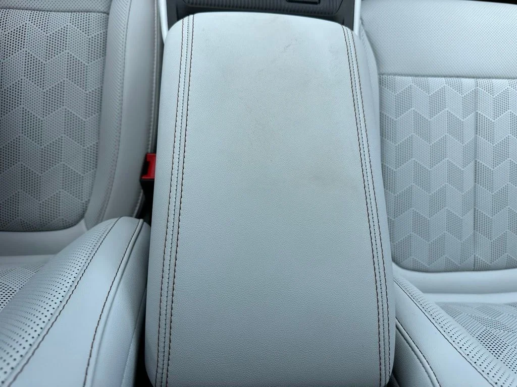 New 2026 Bright White Clear-Coat Exterior Paint Jeep Overland image 40
