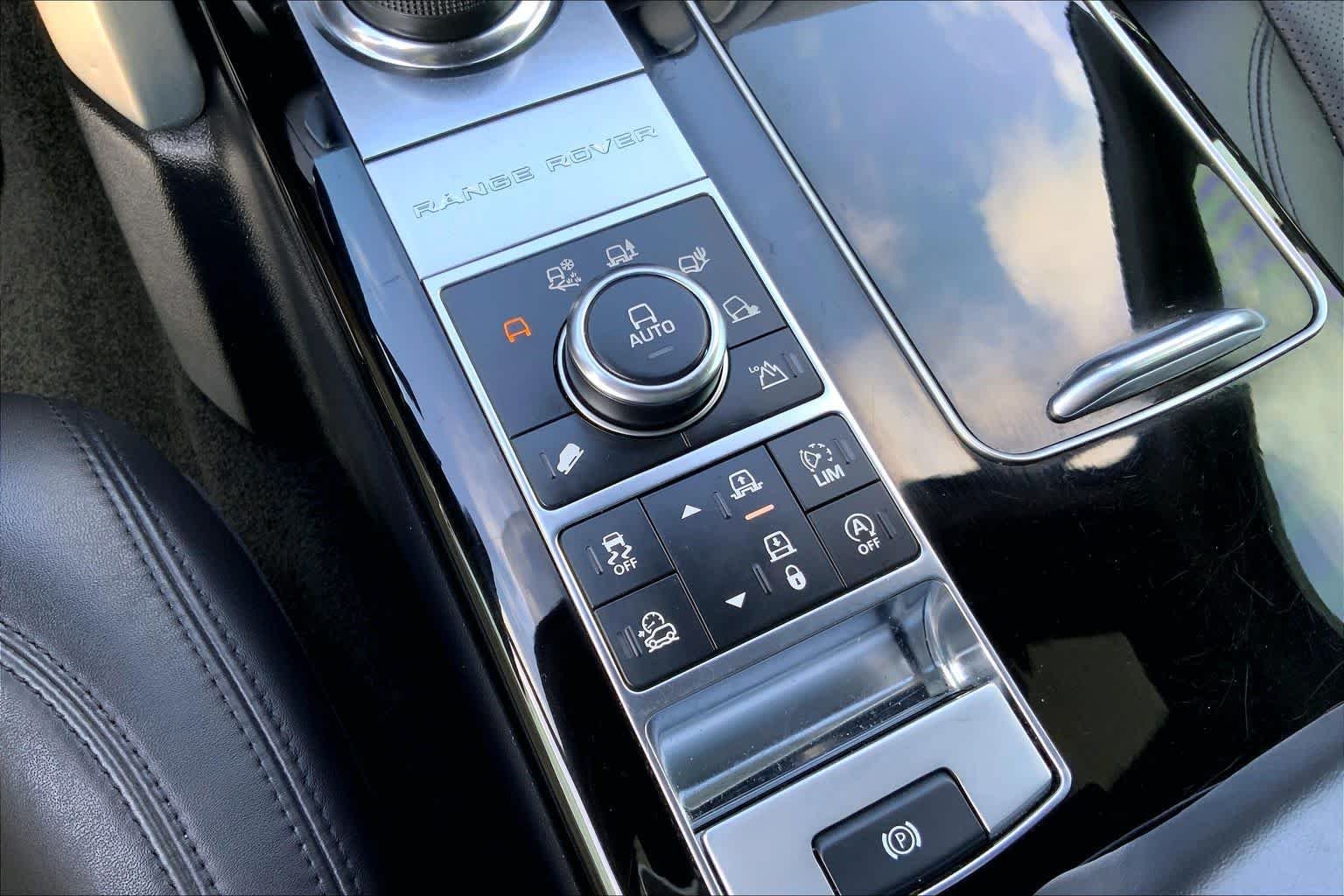 Used 2017 Silicon Silver Metallic Land Rover  image 31