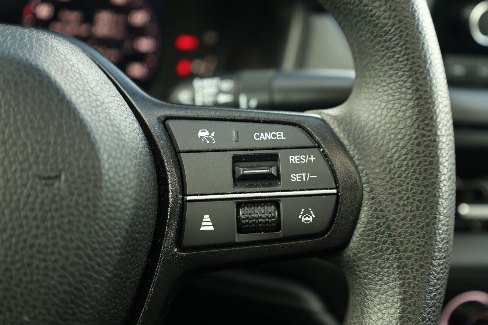 Used 2024 Platinum White Pearl Honda EX image 28