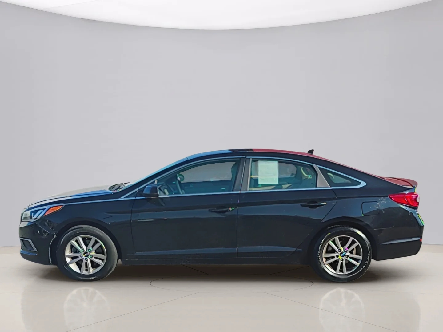 Used 2016 Black Hyundai SE image 8