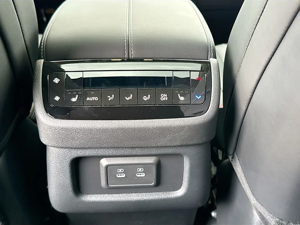 Certified Used 2026 White INFINITI LUXE image 28