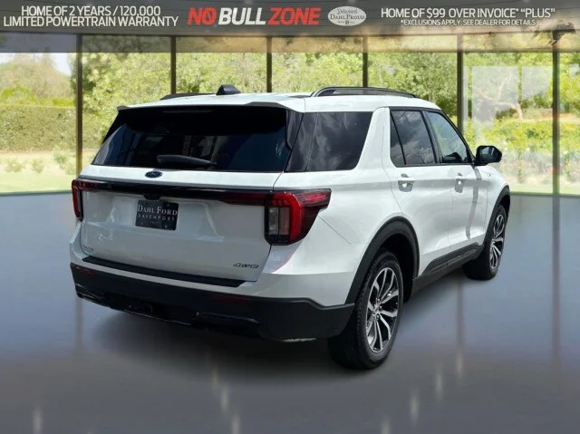 New 2026 Star White Metallic Tri-Coat Ford ST-Line image 5